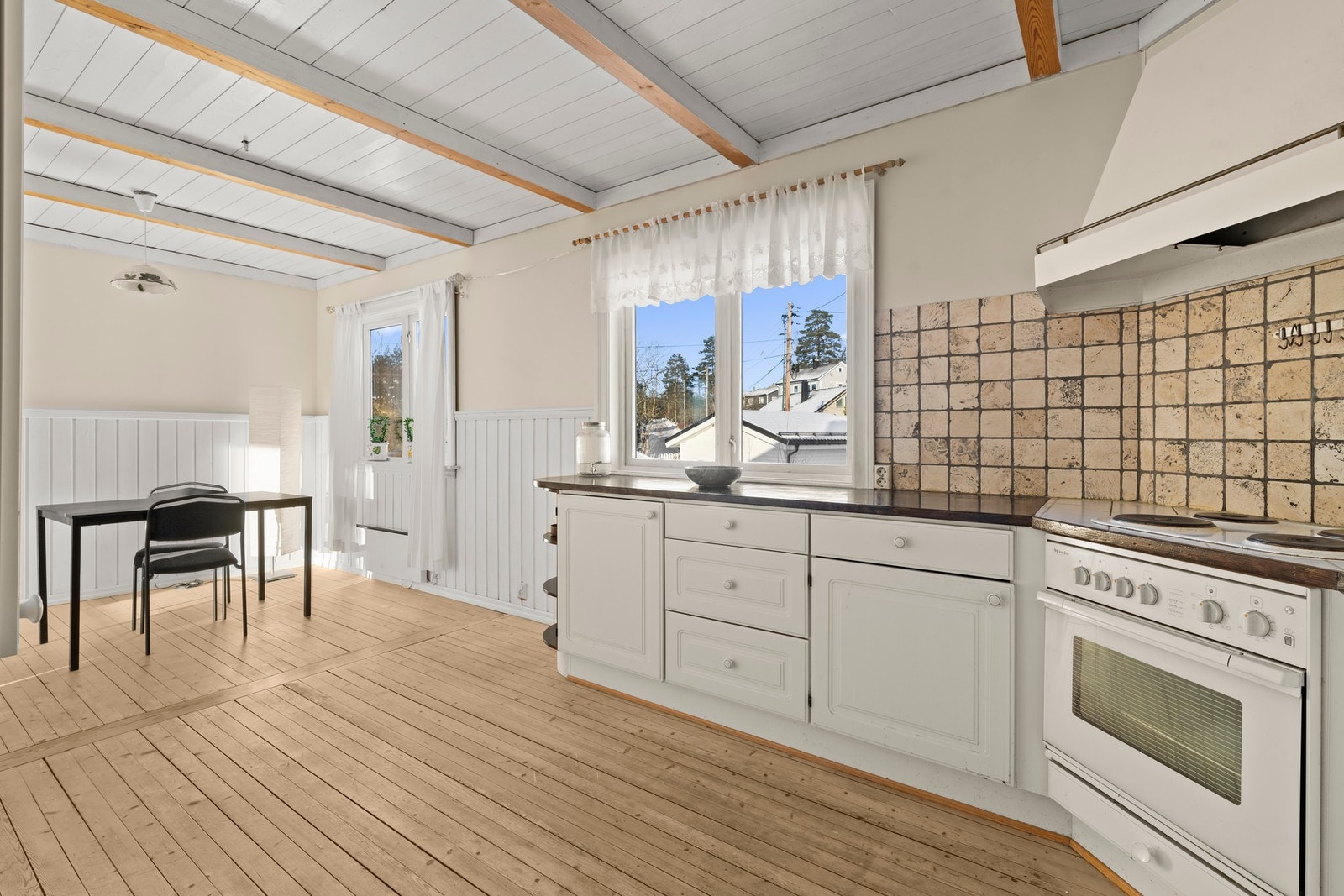 Vinduene slipper inn godt med lys. Galleribilde
