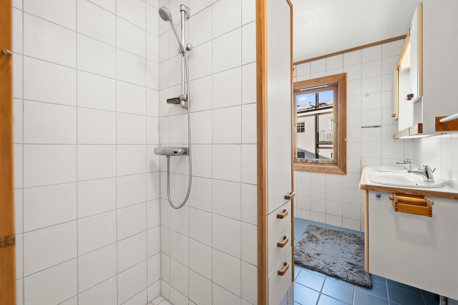 Praktisk dusjhjørne på badet Galleribilde