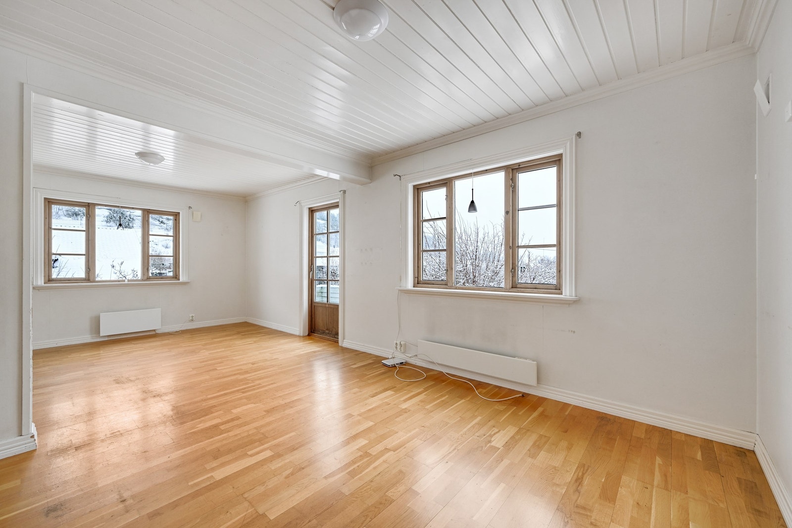 Boligen har malte trevinduer med 2-lags glass. Galleribilde