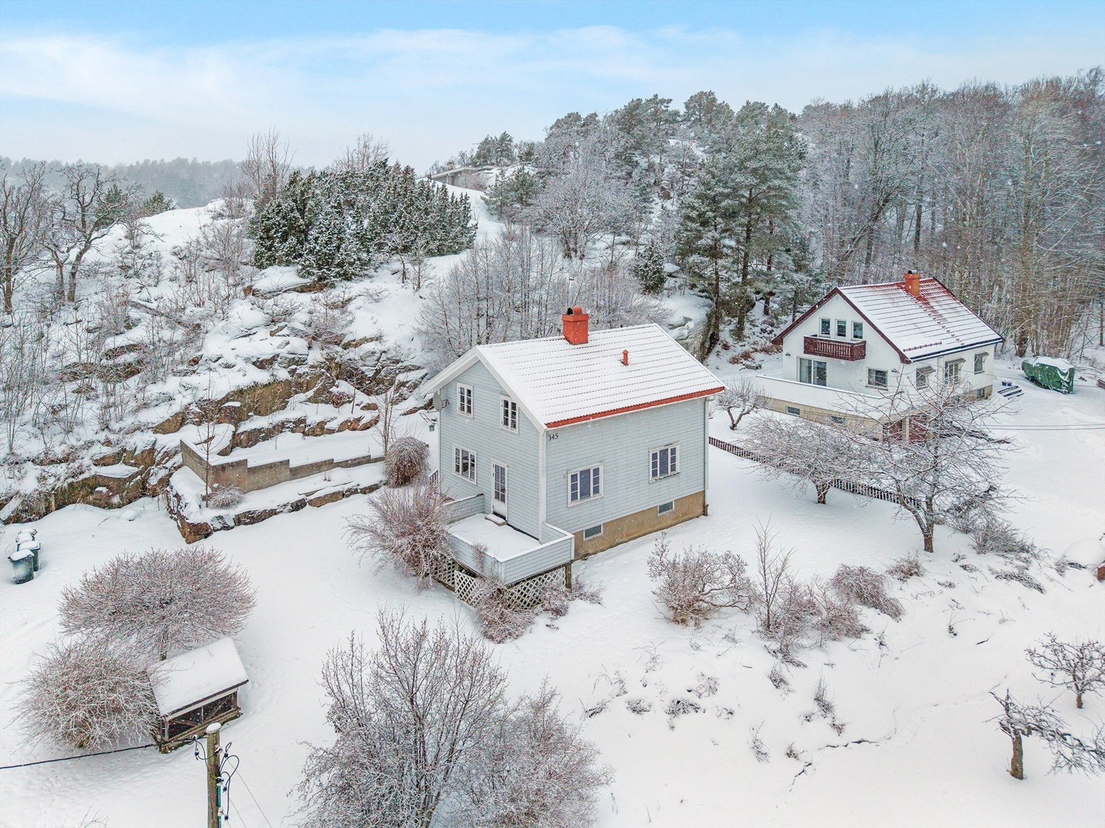 Hagen fremstår som innbydende, hyggelig og sjarmerende - et flott uteområde med gode muligheter for både lek, avslapning og sosiale sammenkomster. Galleribilde