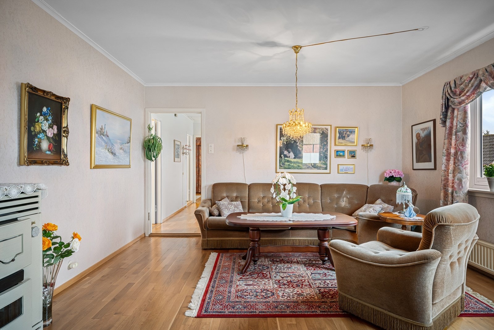 God veggplass og flere soner for møblering. Galleribilde