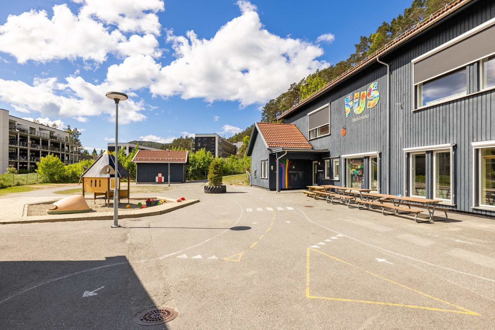 Kort vei til både barnehage og skole. Galleribilde
