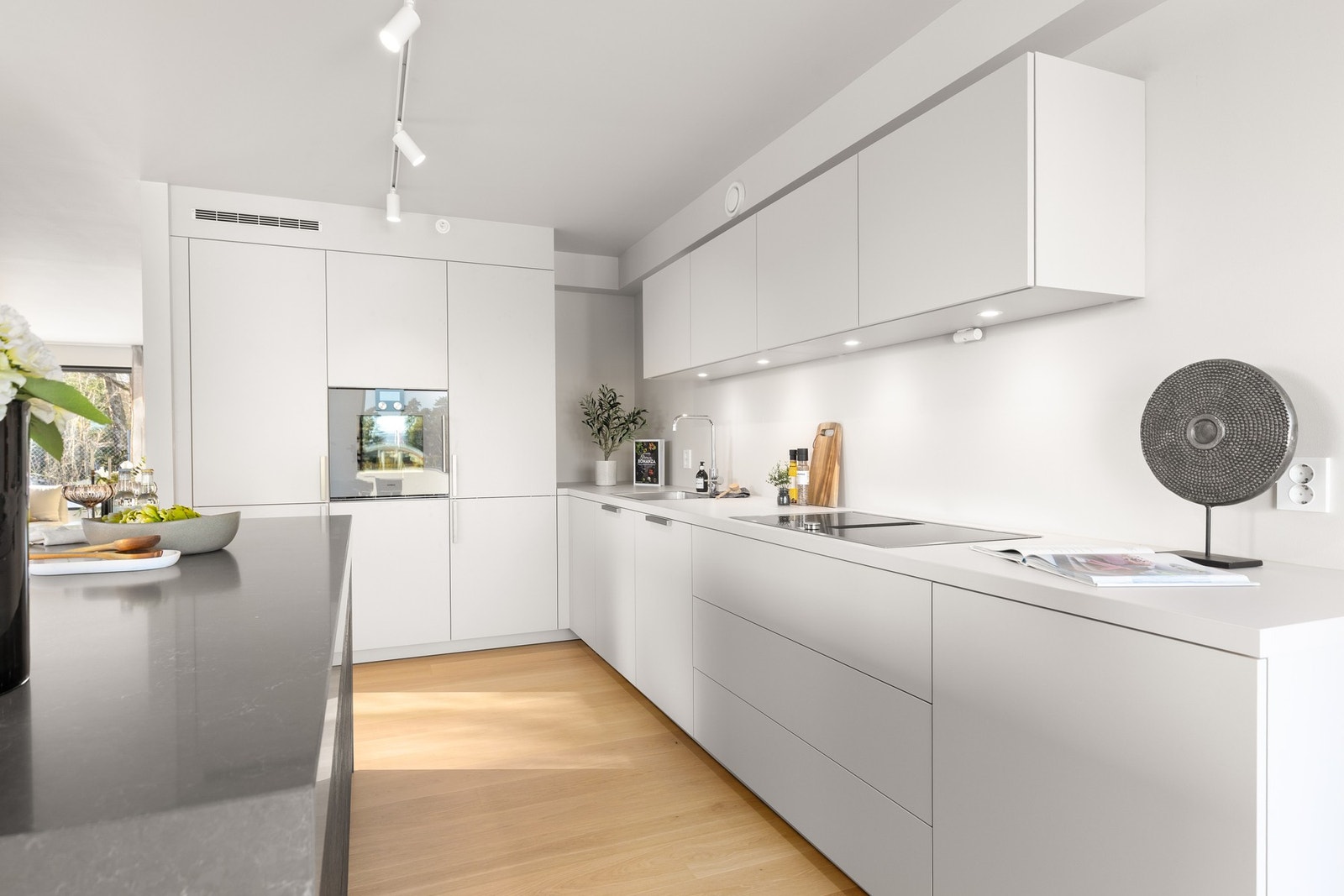 Godt med skap- og benkeplass Galleribilde