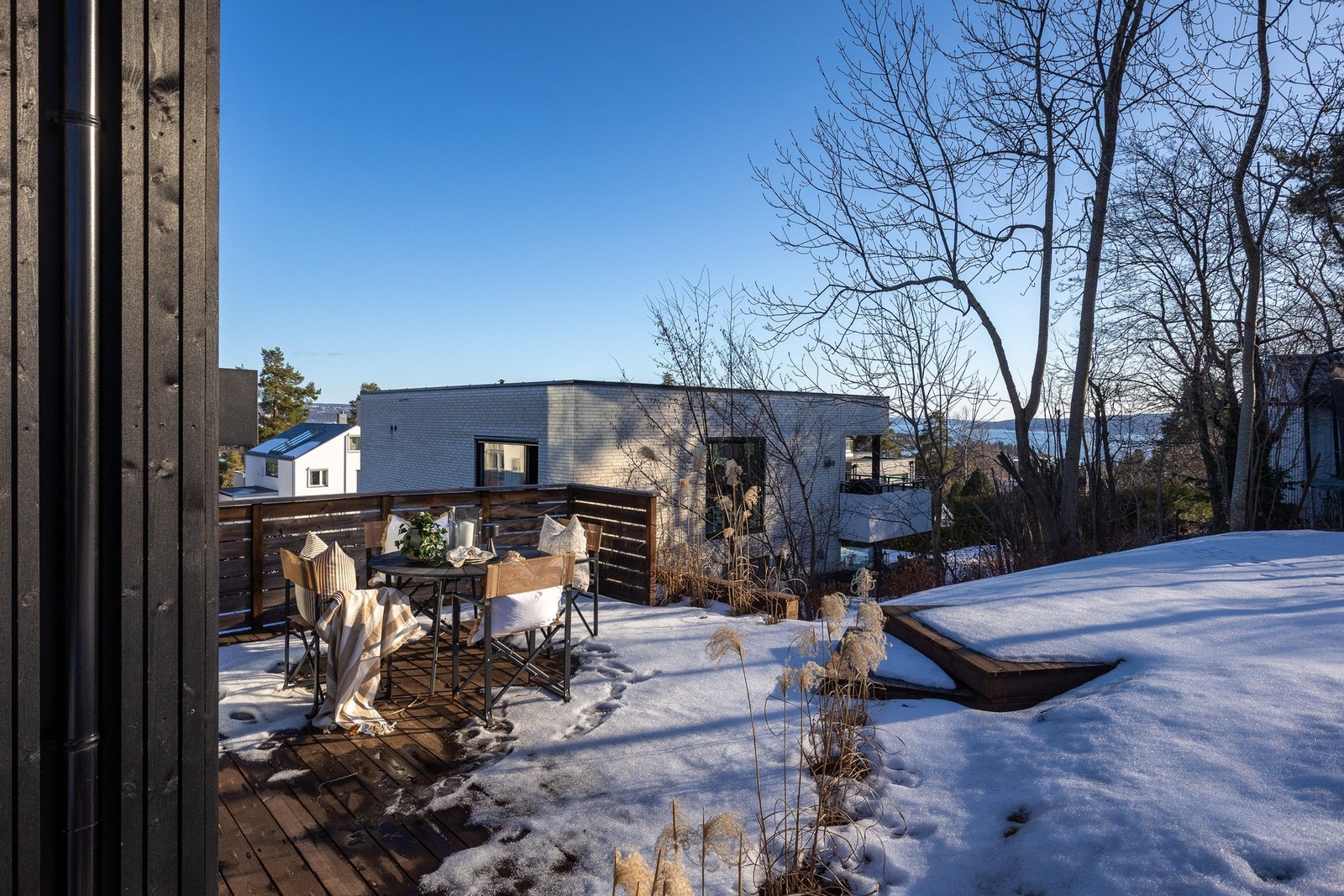 Stor, skjermet markterrasse på 16 kvm Galleribilde