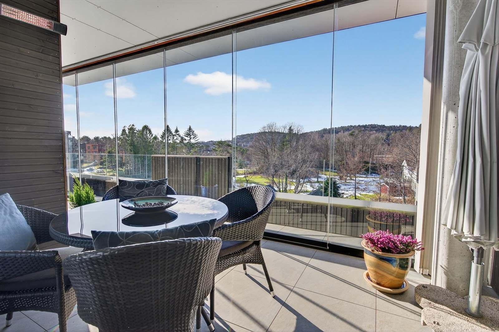 Fin utsikt mot vest og gode solforhold! Galleribilde