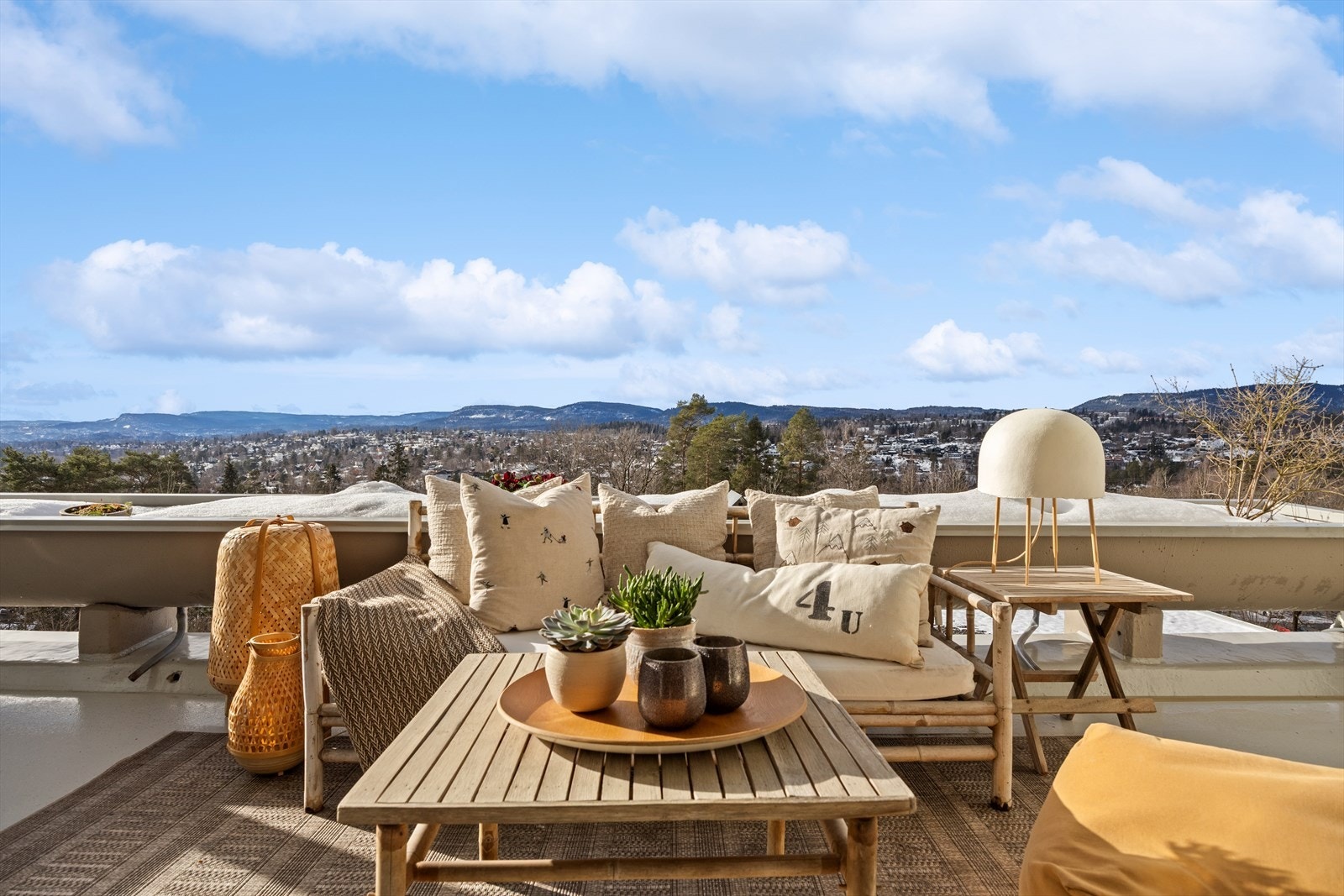 Nydelig vestvendt terrasse på ca 15 kvm med sen kveldssol og fantastisk utsikt Galleribilde