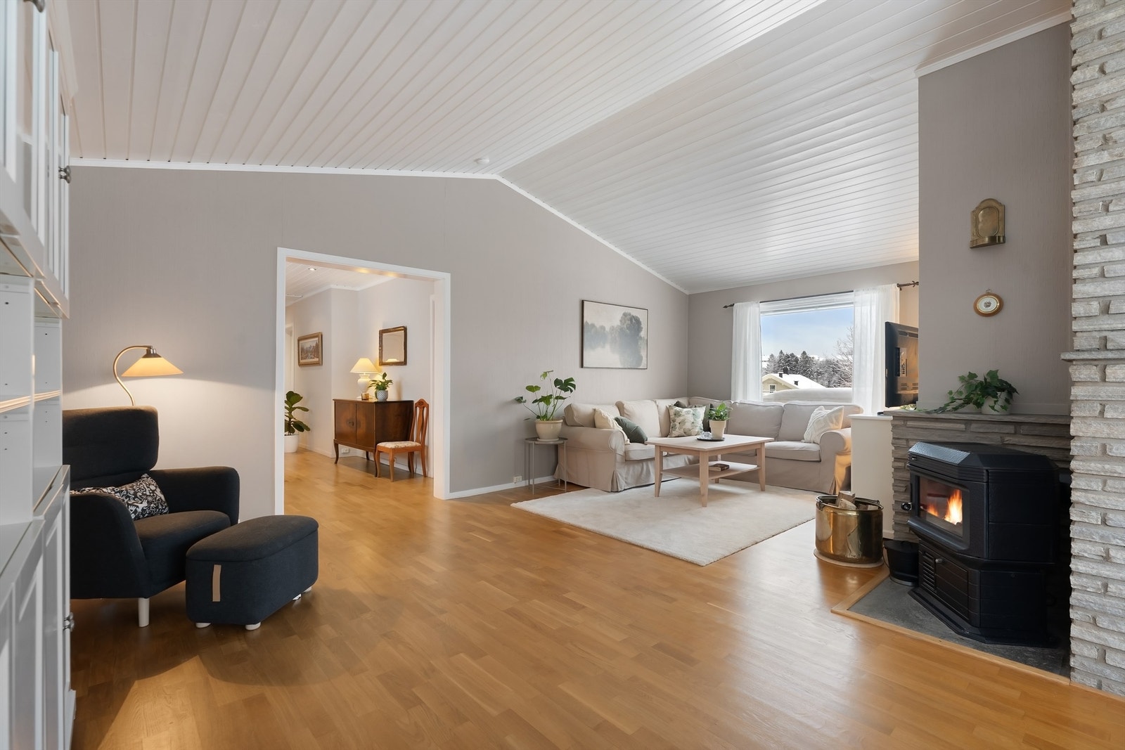 Rommet har en god planløsning som gjør det enkelt å møblere etter eget ønske. Galleribilde