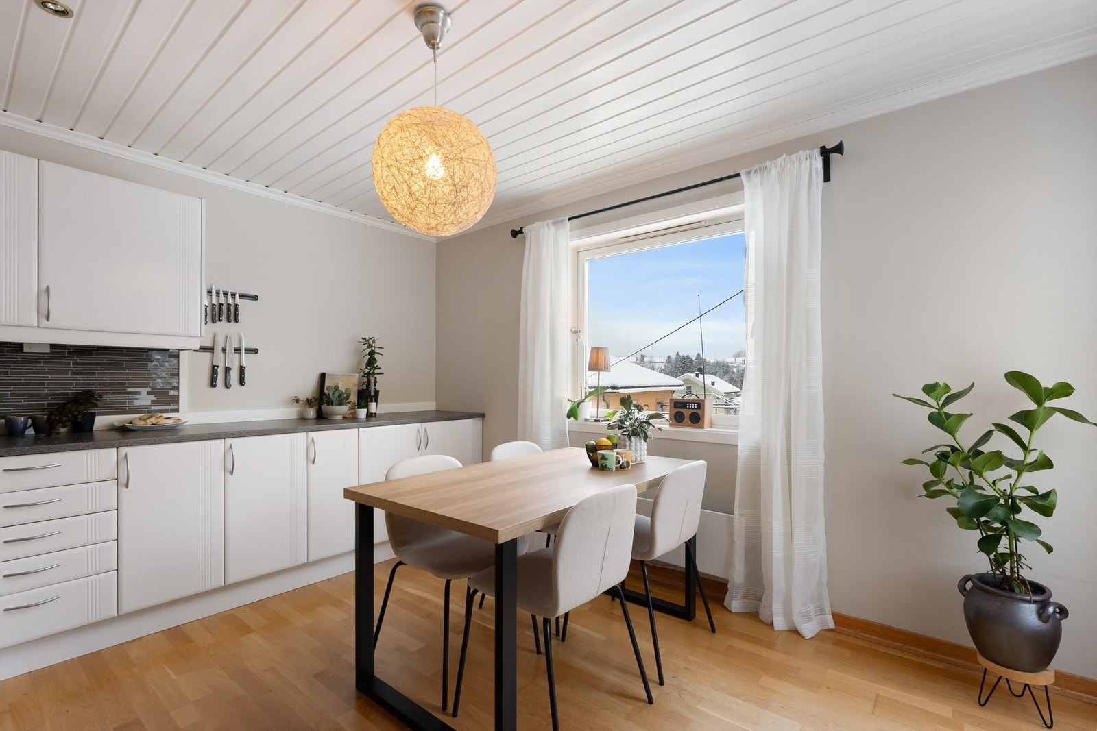 Vannrør til kjøkkenet ble fornyet i 2025 med et moderne rør-i-rør system. Galleribilde