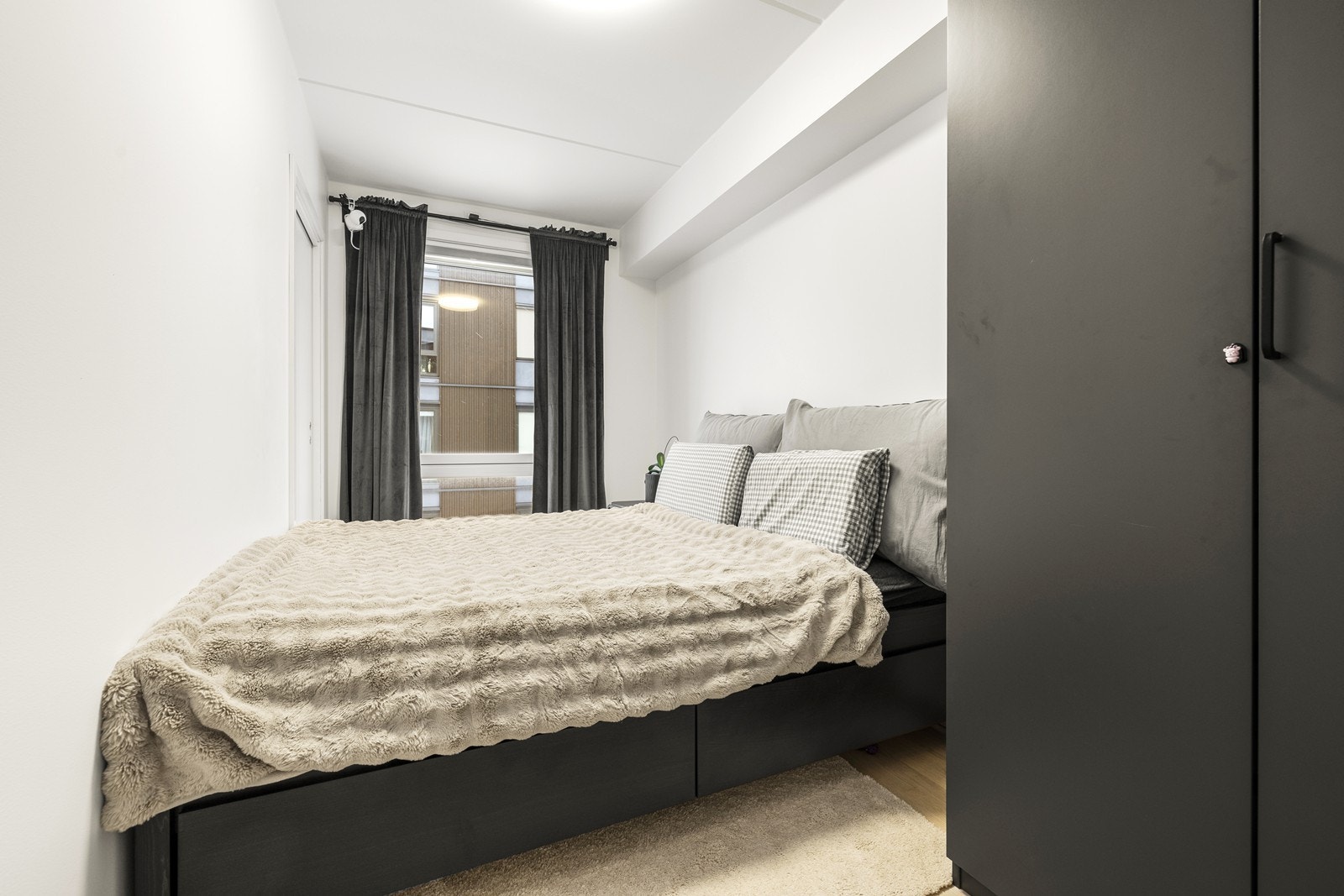 Soverommet har god plass til seng og garderobeløsning. Galleribilde