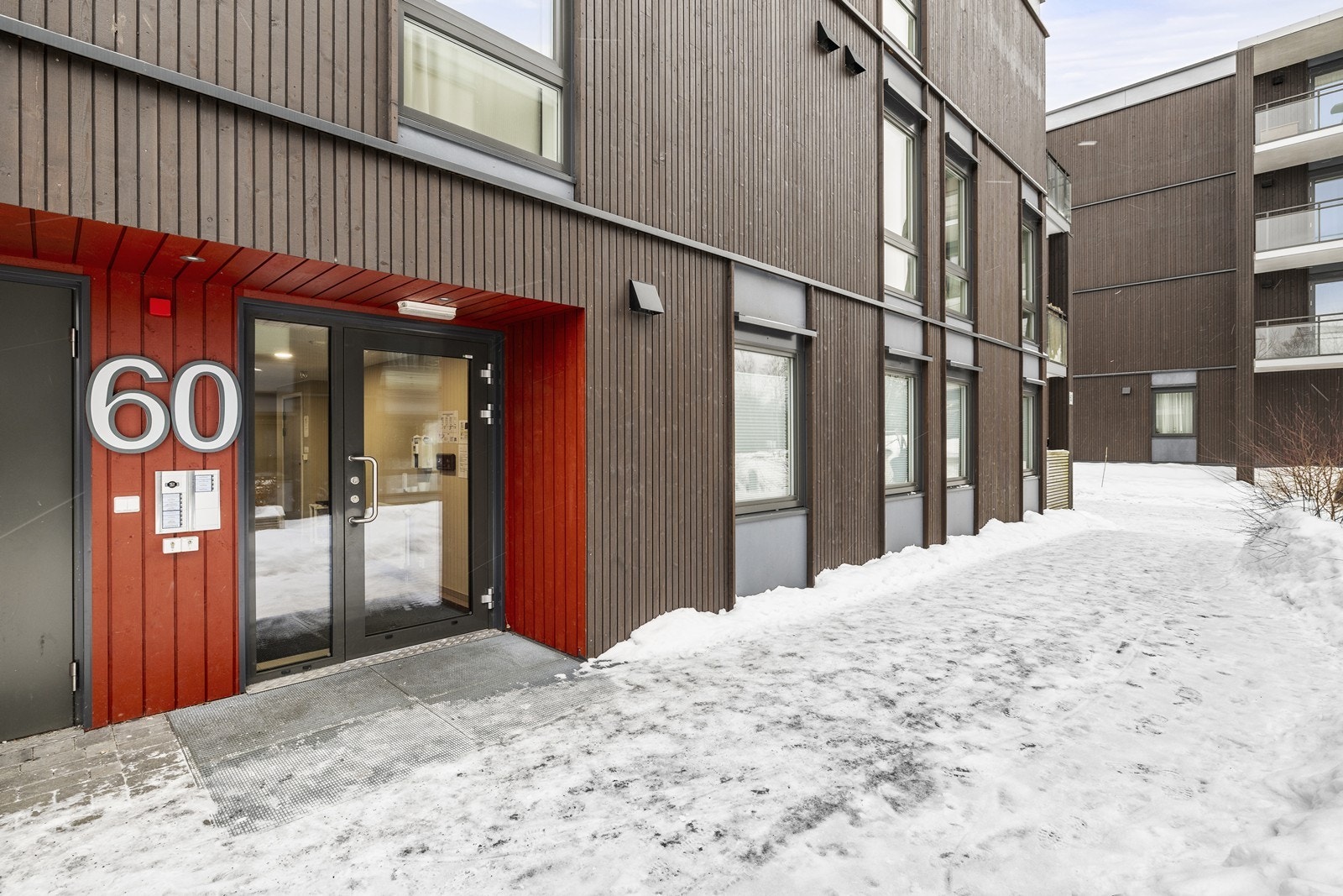 Adkomst til leiligheten skjer via felles trapperom med personheis. Velkommen til visning! Galleribilde