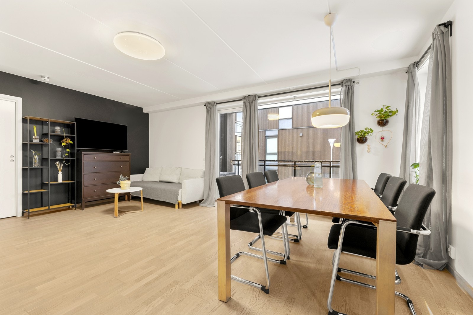 Boligen er utstyrt med balansert ventilasjon som sikrer et sunt og godt inneklima. Galleribilde