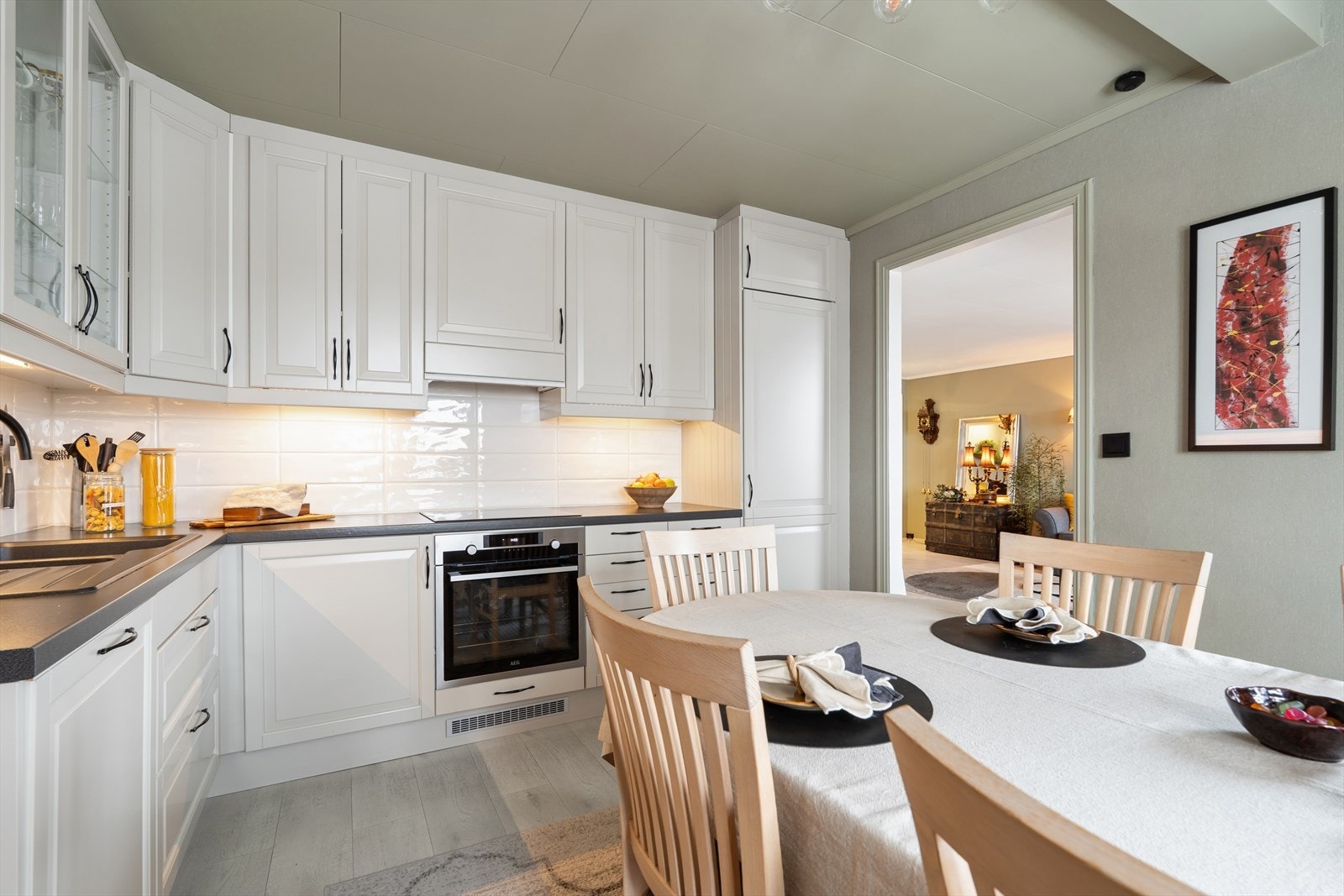 Alt i alt et svært funksjonelt og godt kjøkken som innbyr til herlige smaksopplevelser. Galleribilde