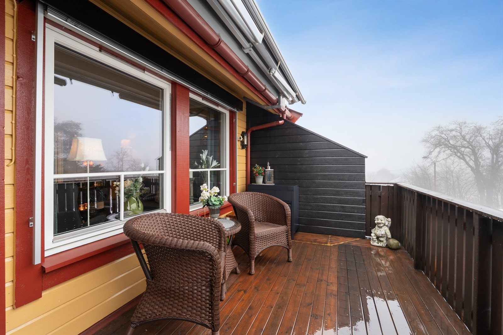 Fra stuen er det videre utgang til en flott balkong med god plass for utemøblement. Galleribilde