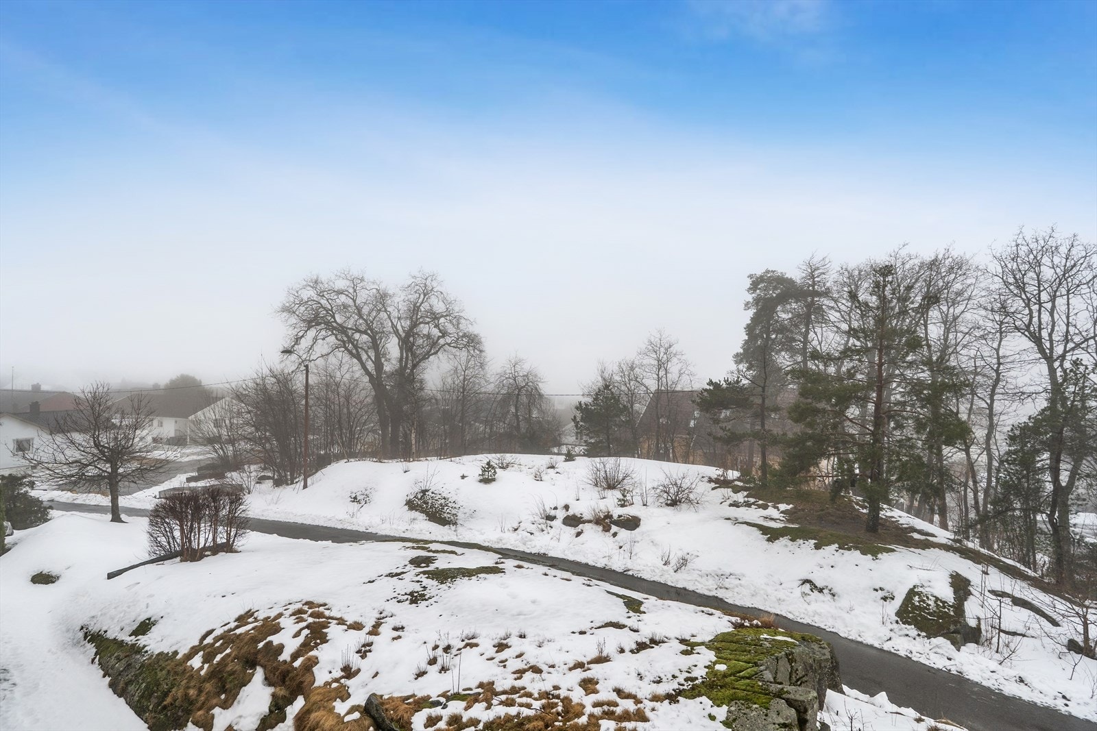 Selger opplyser om svært gode solforhold. Her har en sola fra kl.11-22. Galleribilde