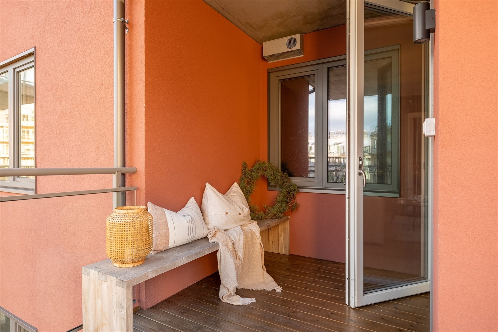 Med sin gode størrelse på hele 10kvm får man også godt med plass til møblering i ulike soner. Galleribilde