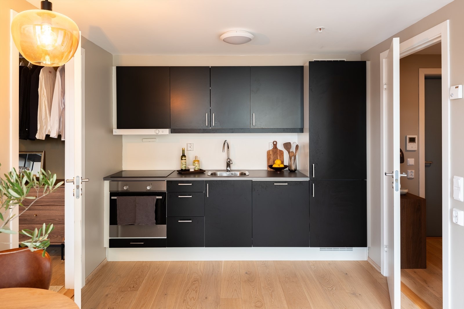 Delikat kjøkken i sort fargevalg levert av kvalitetsleverandøren Sigdal. Galleribilde