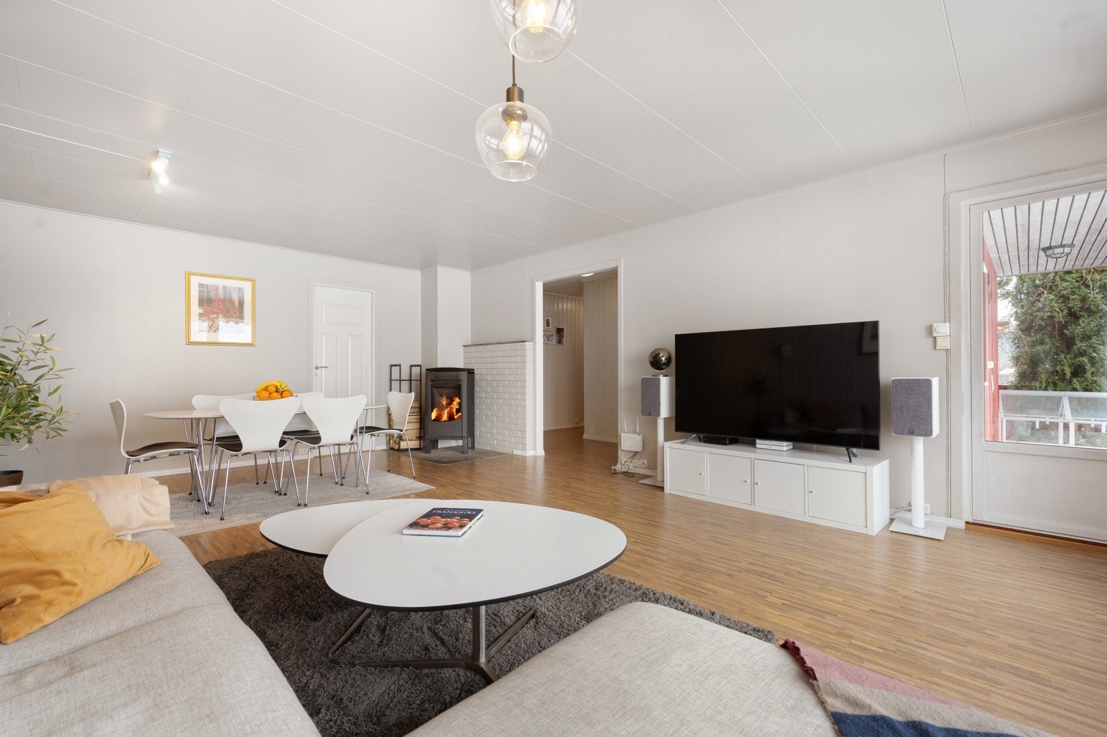 God plass til både sofagruppe og spisebord Galleribilde