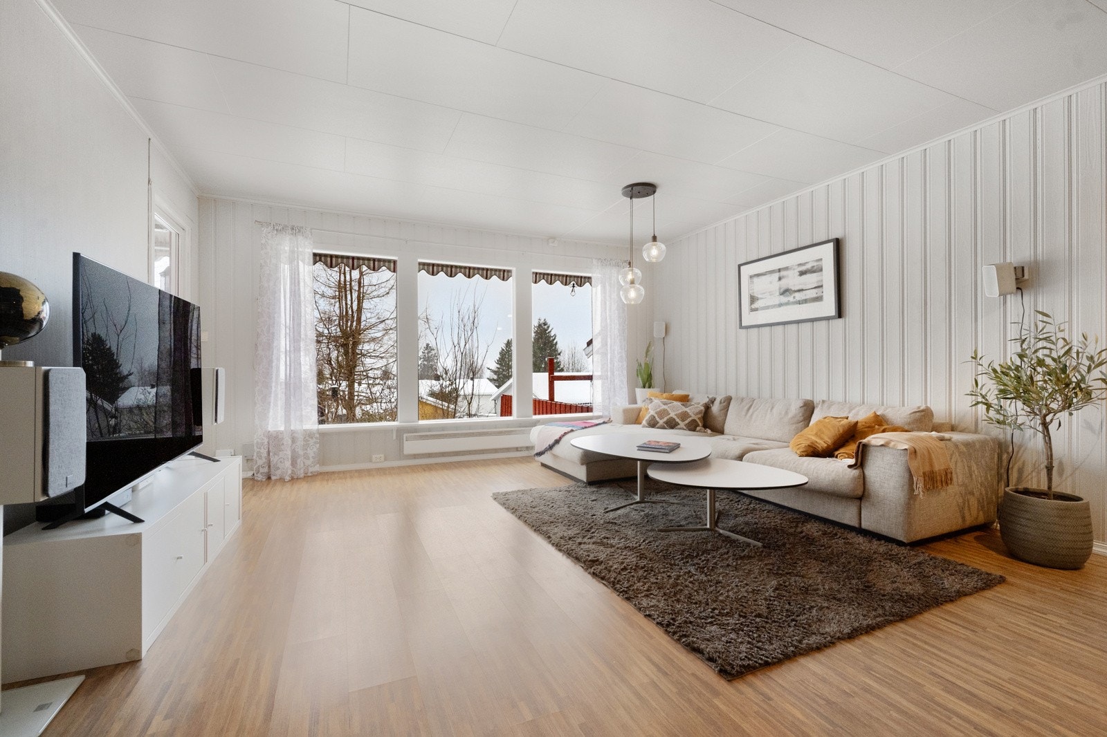 Klopvegen 17 en meget pen og modernisert enebolig i rekke med fin beliggenhet og nærhet til bhg, skoler samt sentrum Galleribilde