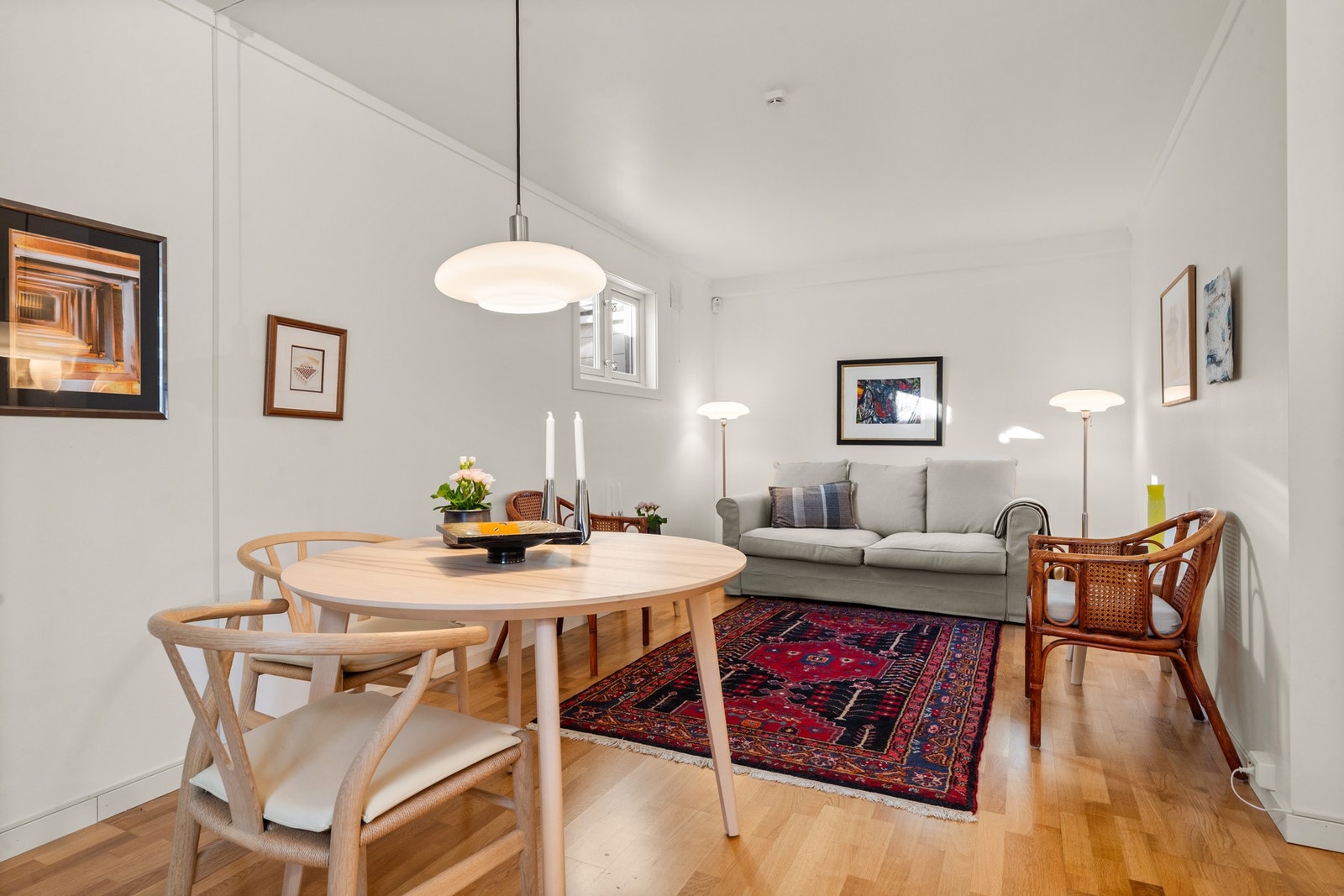 God plass til spisebord og sofa/seng Galleribilde