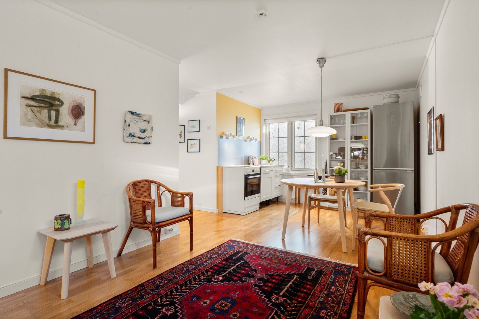 Hybeldel | Romslig stue/kjøkken (Ikke godkjent til varig opphold. Søknad om bruksendring til stue er sendt til kommunen) Galleribilde