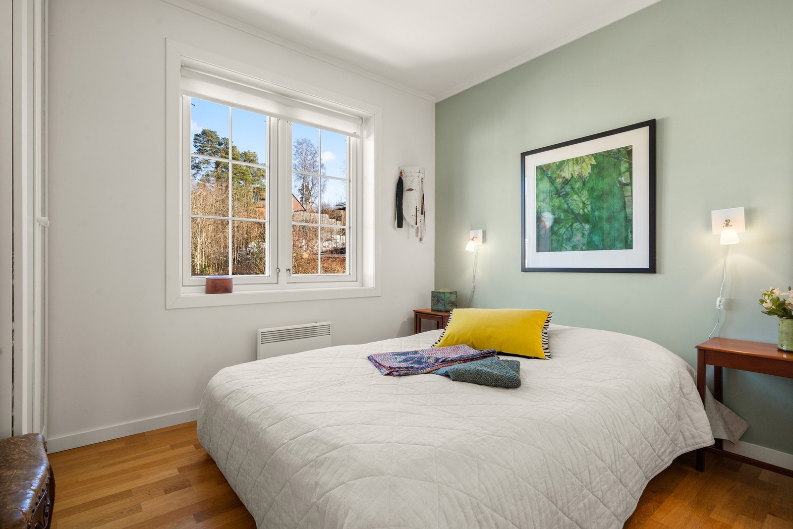 Soverom 3 med garderobeskap og plass til dobbeltseng Galleribilde