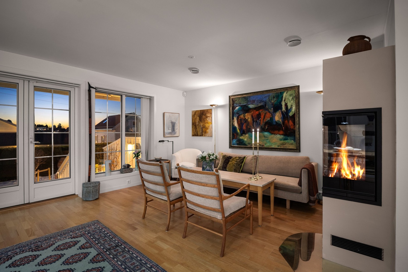 God plass til sofamøblement i stuen Galleribilde