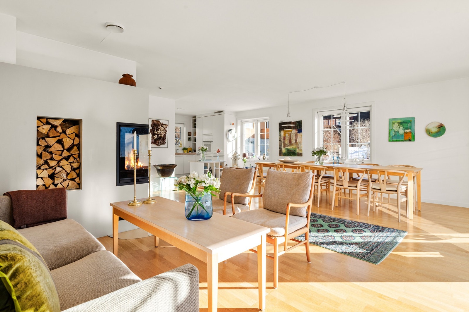 Eikeparkett i alle oppholdsrom Galleribilde