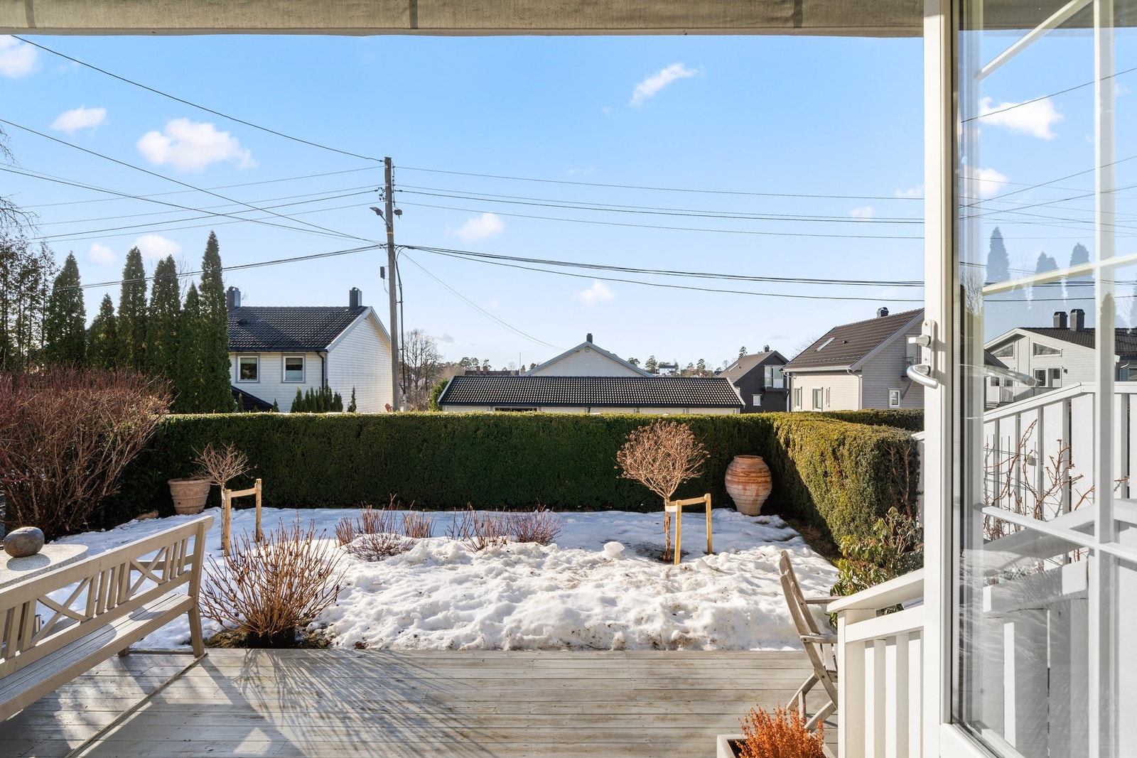 Flott, skjermet uteplass mot syd/vest Galleribilde