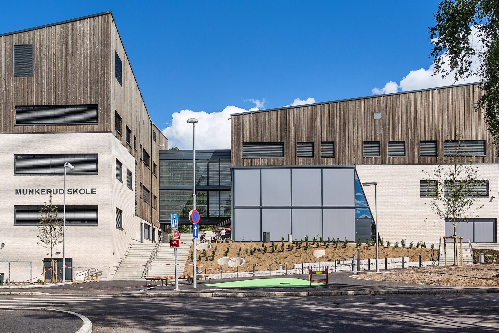 Tilhørighet til populære Munkerud barneskole som kun ligger 450 meter unna Galleribilde