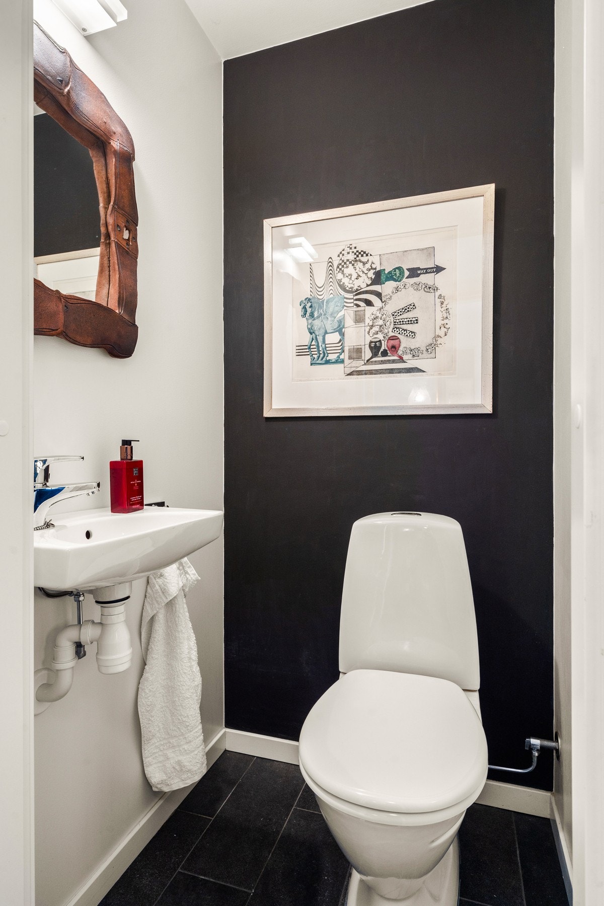 Separat toalettrom i 1.etg Galleribilde