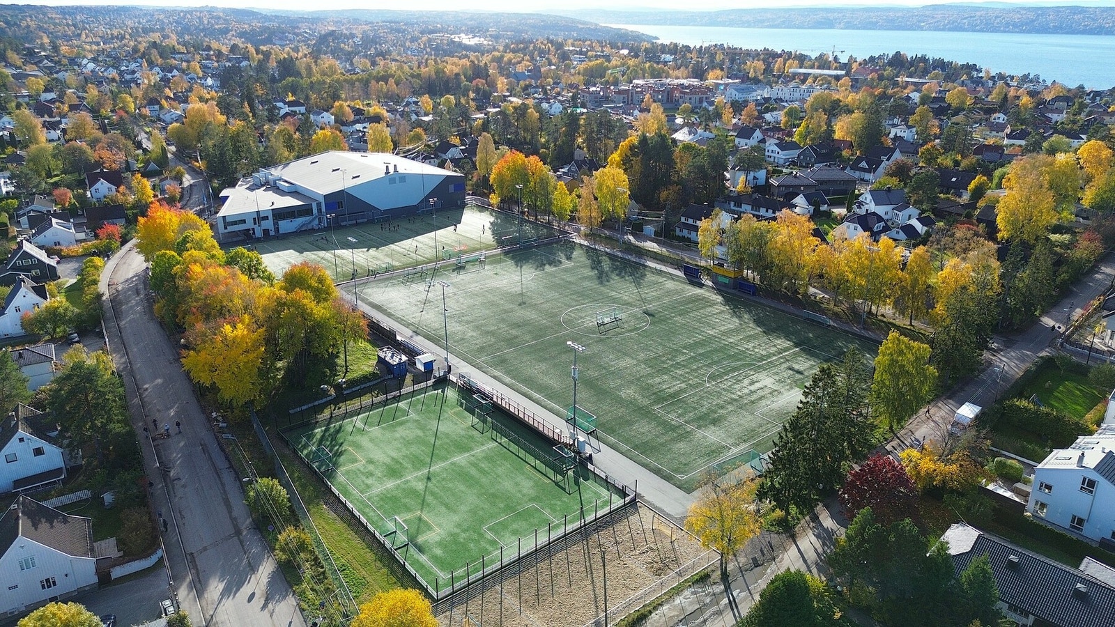 Niffen (Nordstrand IF) ligger i nærheten og har et godt idrettsmiljø og flere fotballbaner og ny flerbrukshall Galleribilde
