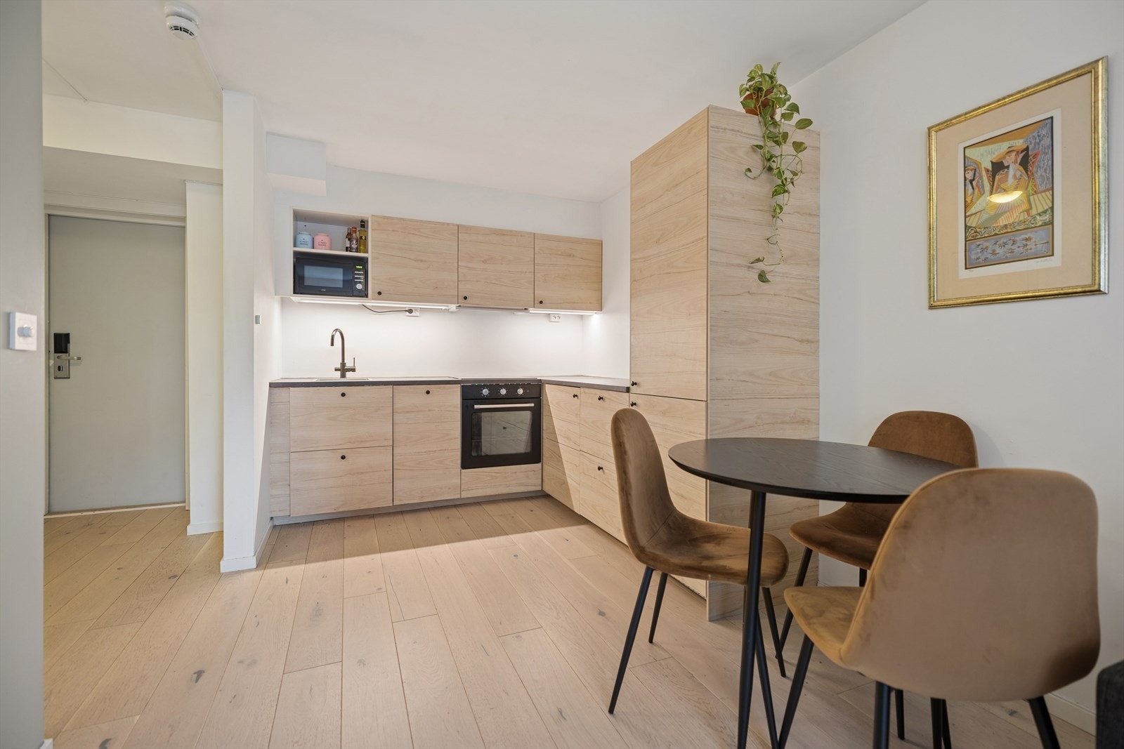 Karl-Magnus Svenøy v/DNB Eiendom har gleden av å presentere Moerveien 6A! Galleribilde