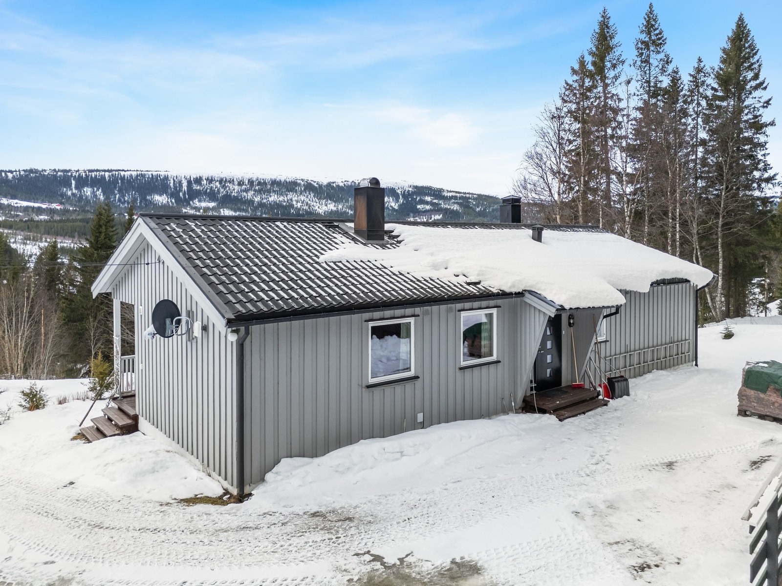 Boligen har parkering i gårdsplass. Galleribilde