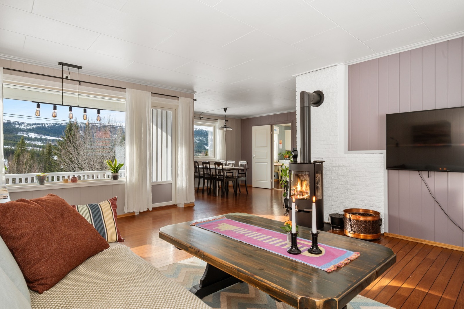 Stue og spisestue er på ca. 23 kvm. Galleribilde