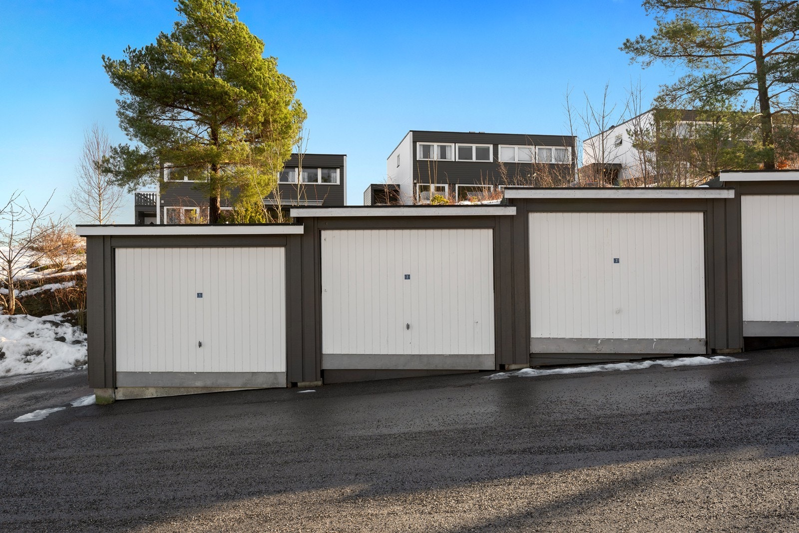 Det medfølger ikke garasjeplass ved salg, men styreleder opplyser om at det ikke står noen på venteliste pt. Galleribilde