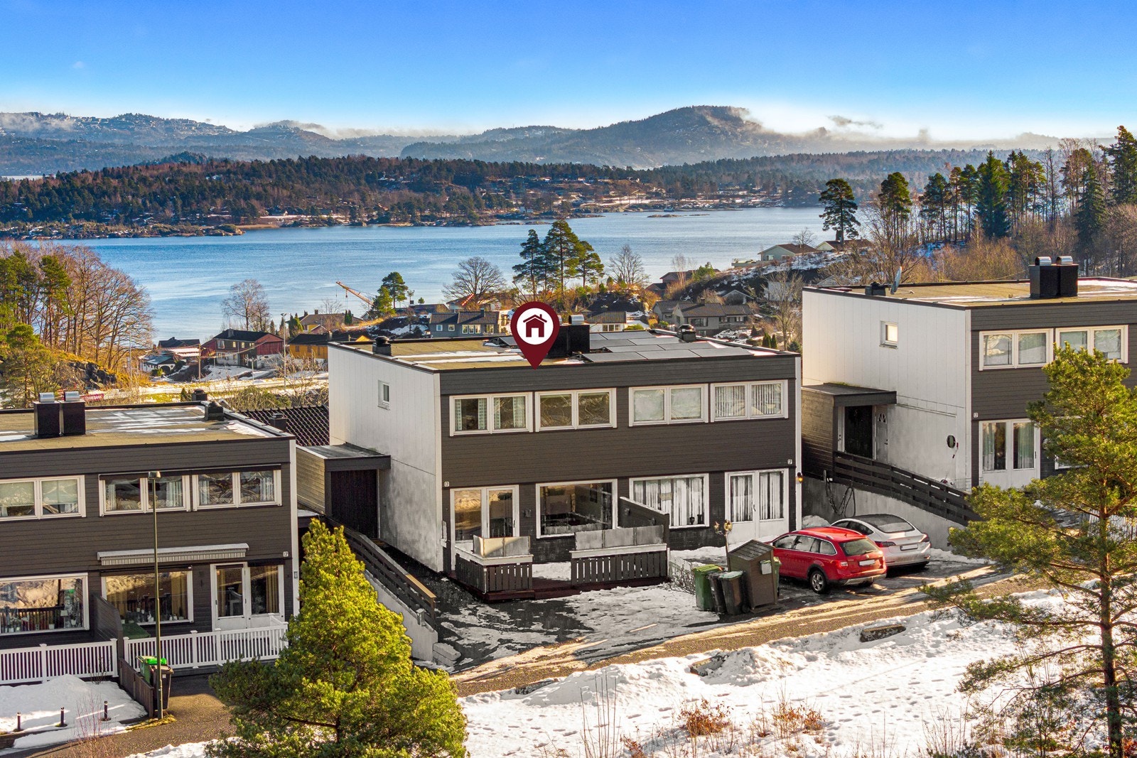 En flott beliggende halvpart av tomannsbolig på Kjellestad Vest med flott sjøutsikt og gode solforhold Galleribilde