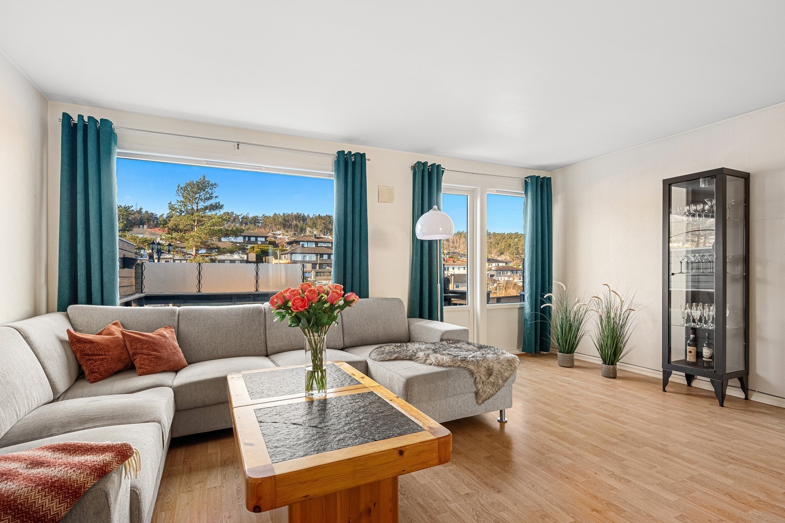 Her er det god plass til ønsket stuemøblement Galleribilde