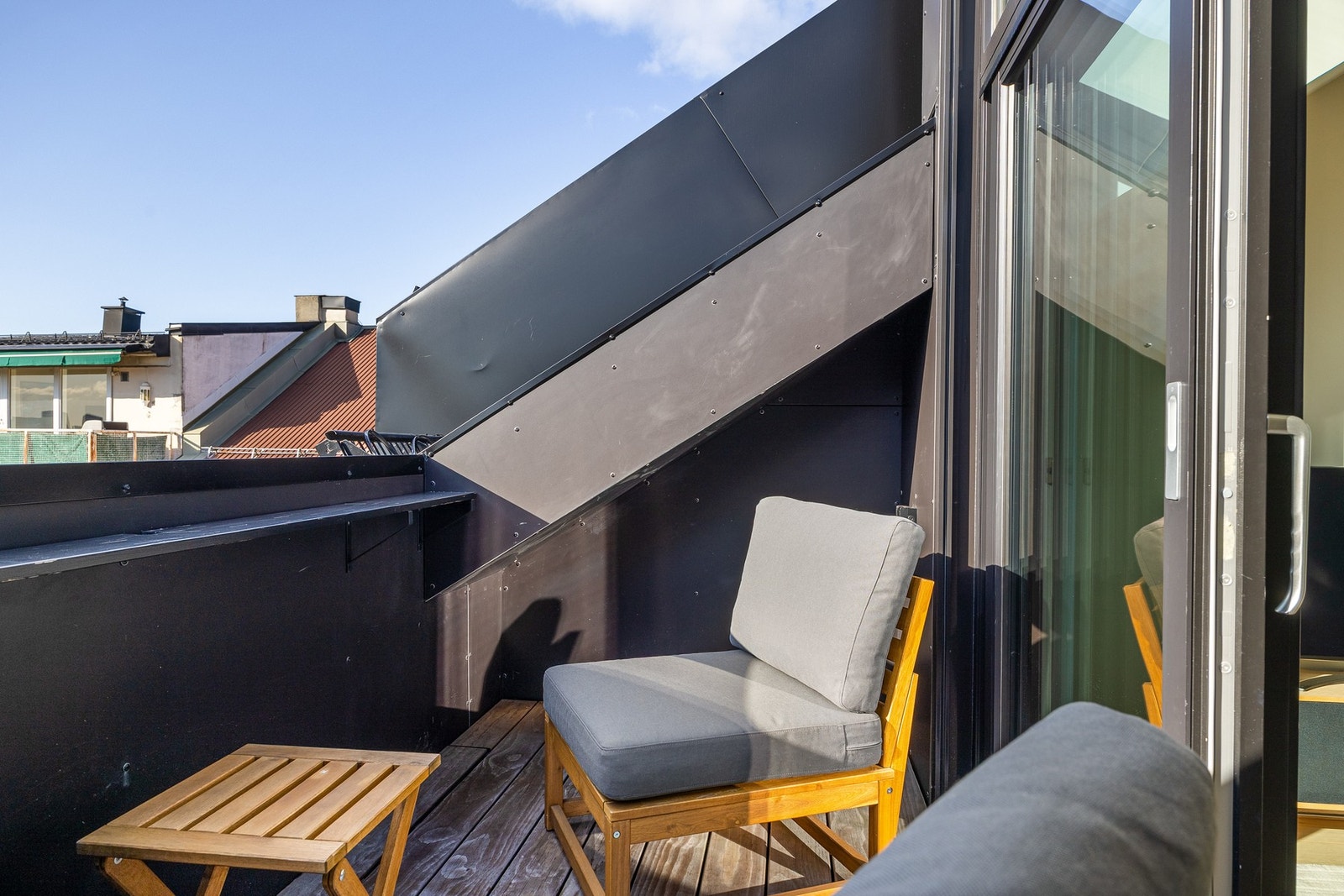 Takterrassen er på 5 m² og har sol fra ca kl 09:00-22:00 sommerstid Galleribilde