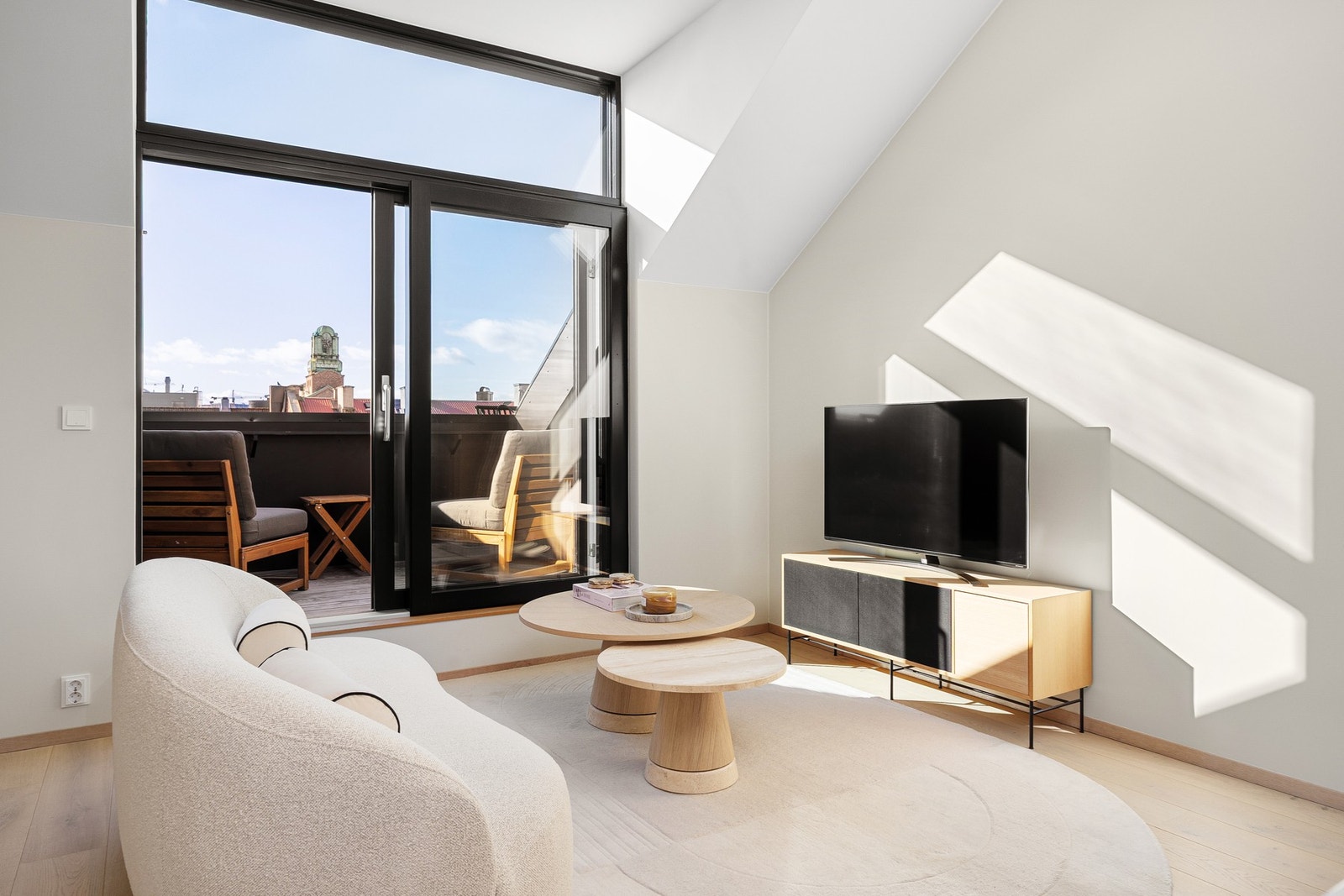 Det er montert screens/solskjerming på vindu/dør mot takterrassen Galleribilde