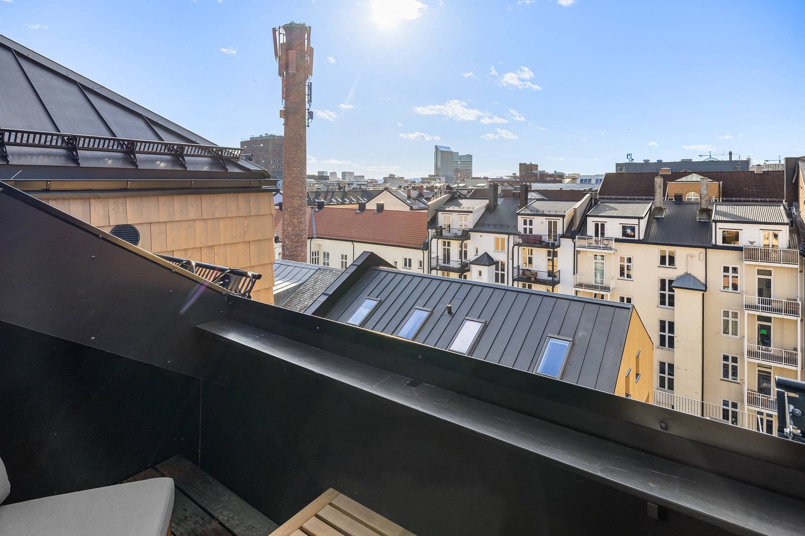 Plass til sittegruppe, grill og beplantning Galleribilde