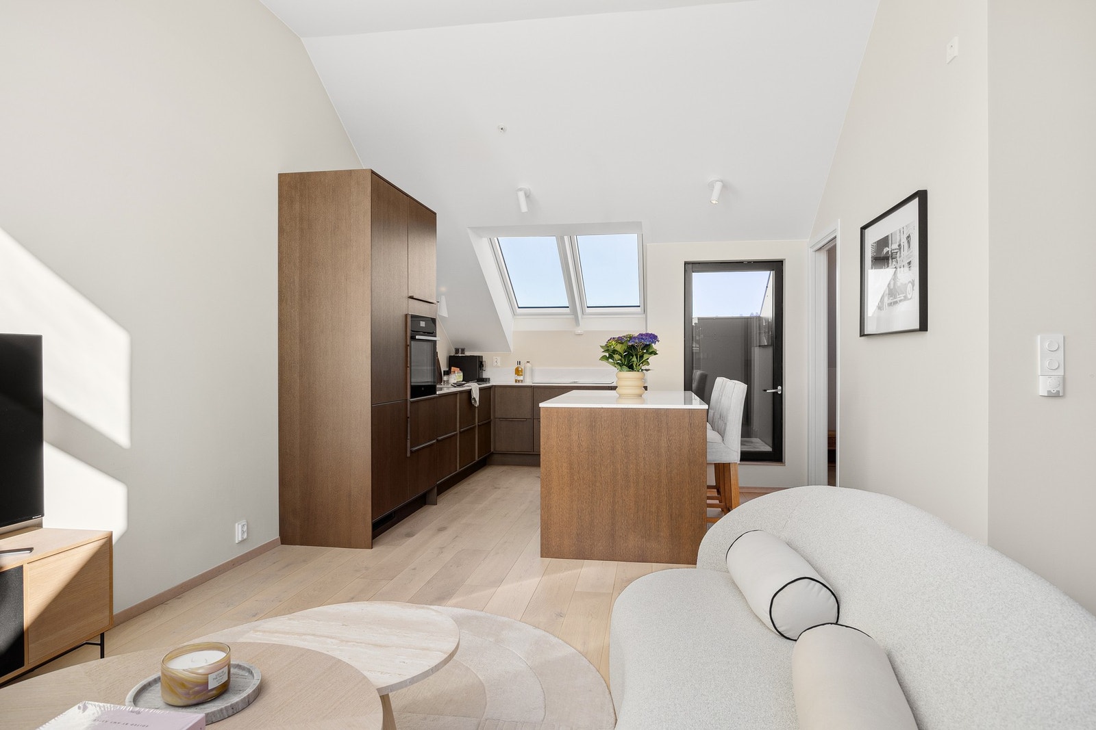 Hele 3,25 meter takhøyde Galleribilde