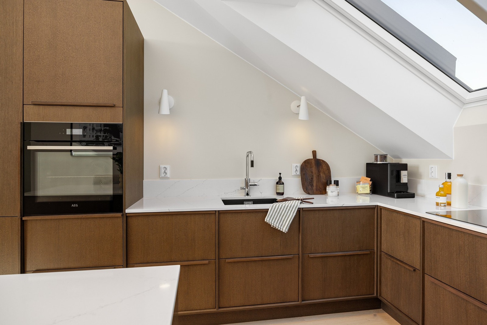 Integrert Induksjonstopp (bred modell) med ventilator, stekeovn og kjøl-/ fryseskap Galleribilde