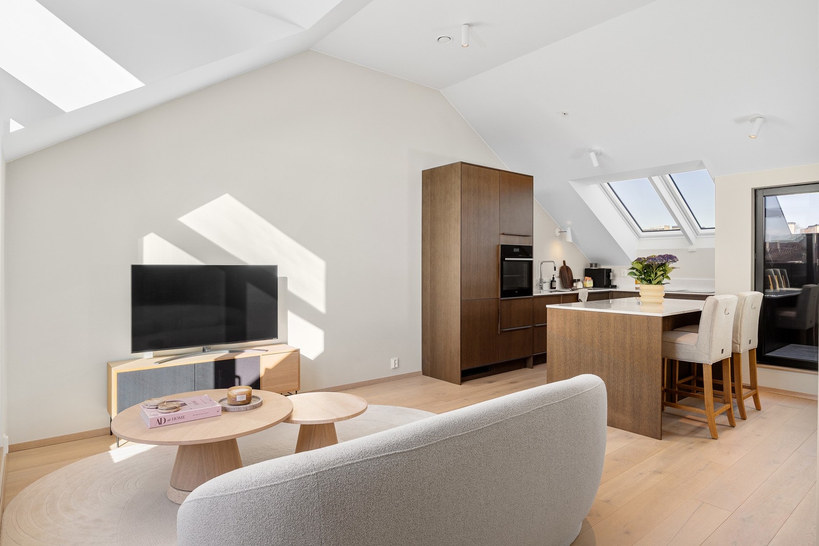 Nydelig 2-roms toppleilighet med påkostede og snekkerbygde løsninger Galleribilde