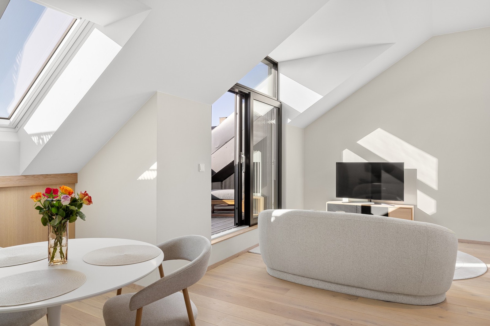 Varmtvann og oppvarming (bergvarme) og bredbånd er inkludert i fellesutgifter Galleribilde