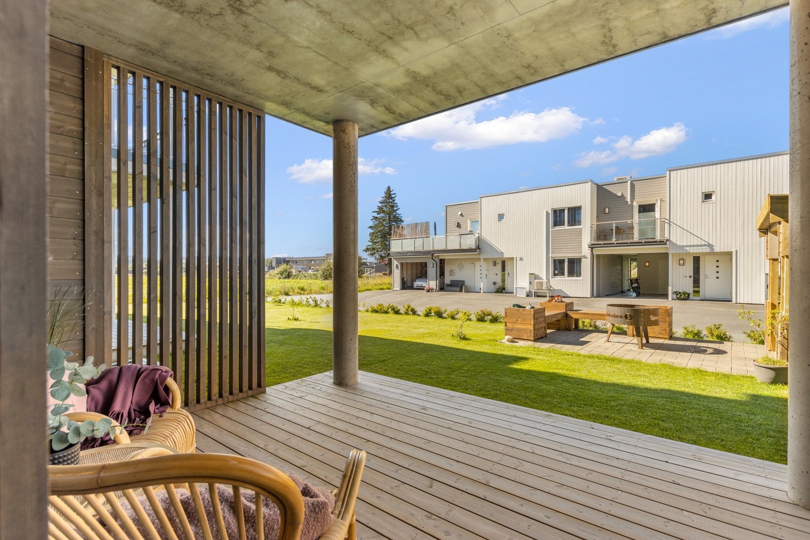 Velkommen til Kassefabrikkvegen 20 - en lys og innbydende 3-roms med enkel adkomst på bakkeplan. Galleribilde