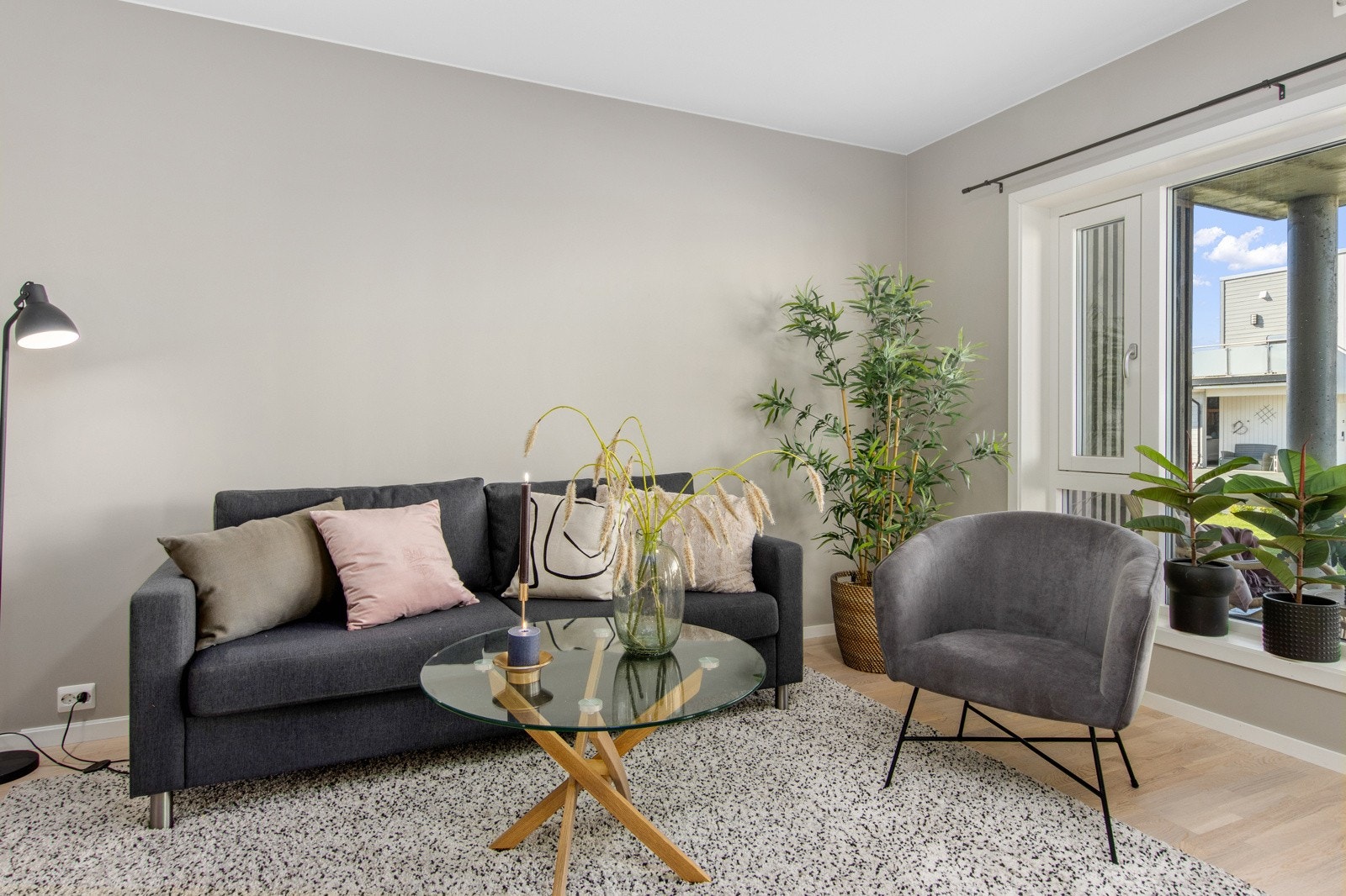 Vannbåren oppvarming og varmtvann er inkludert i månedlige felleskostnader. Galleribilde