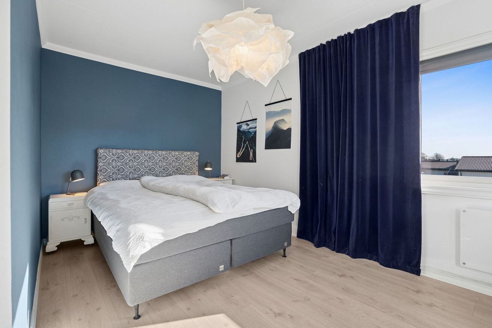 Hovedsoverom av god størrelse med garderobeskap Galleribilde