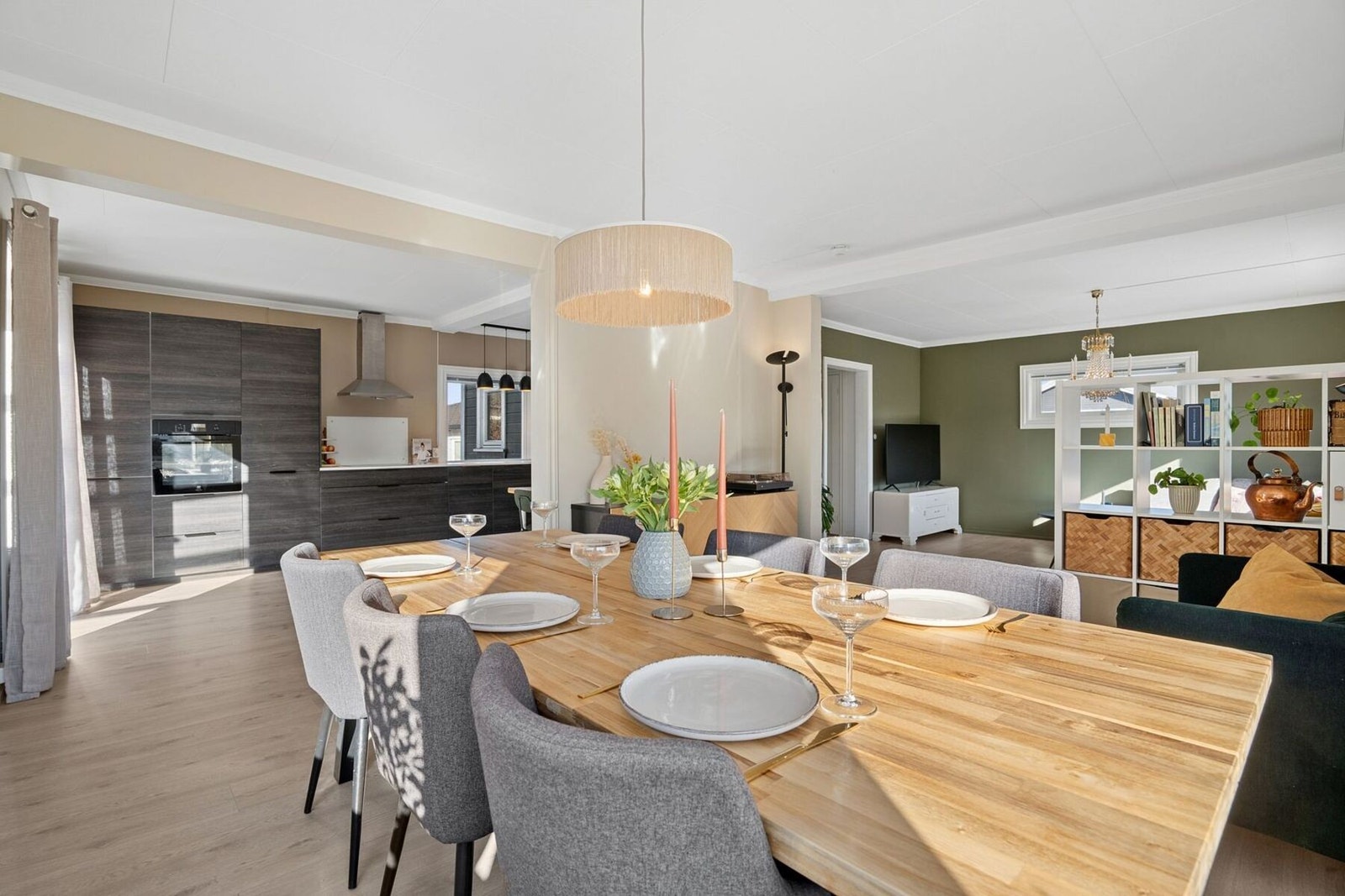 Åpen og luftig stue Galleribilde