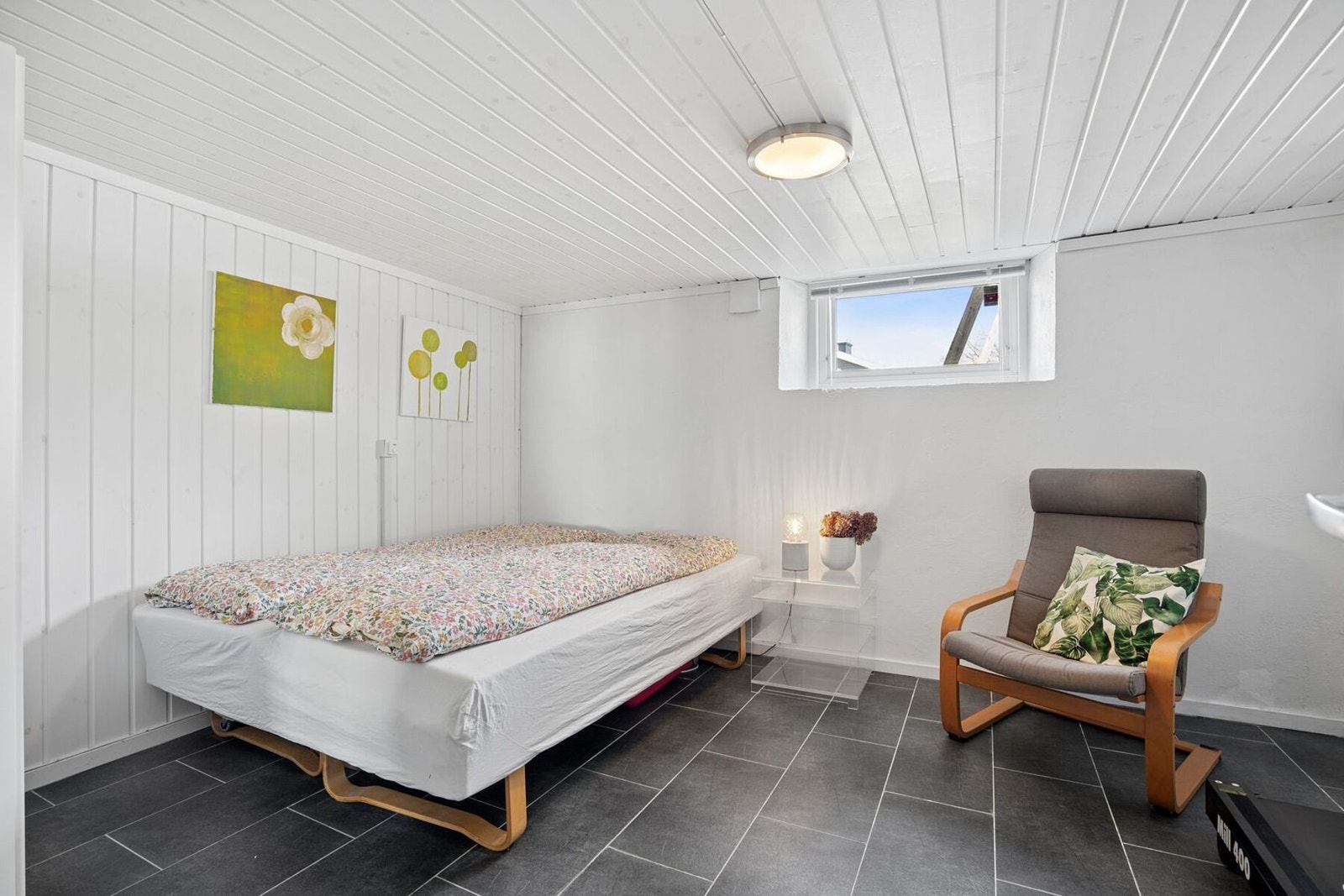 Soverom i underetasje med varmekabler i gulv Galleribilde