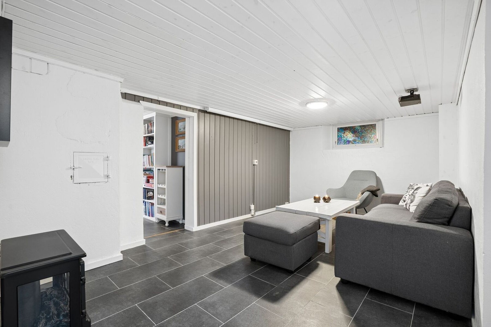 Romslig kjellerstue - perfekt for barna Galleribilde